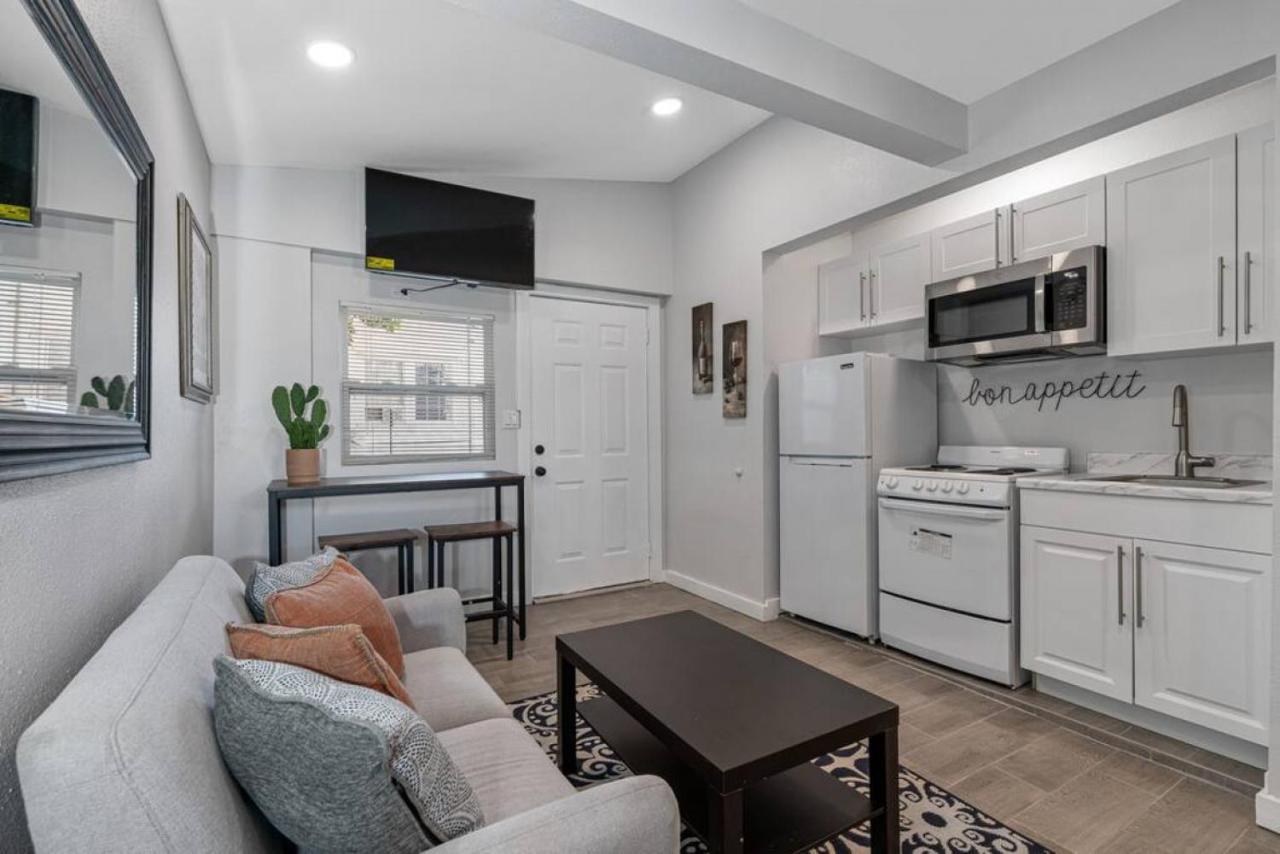 South Location Efficiency Apartment